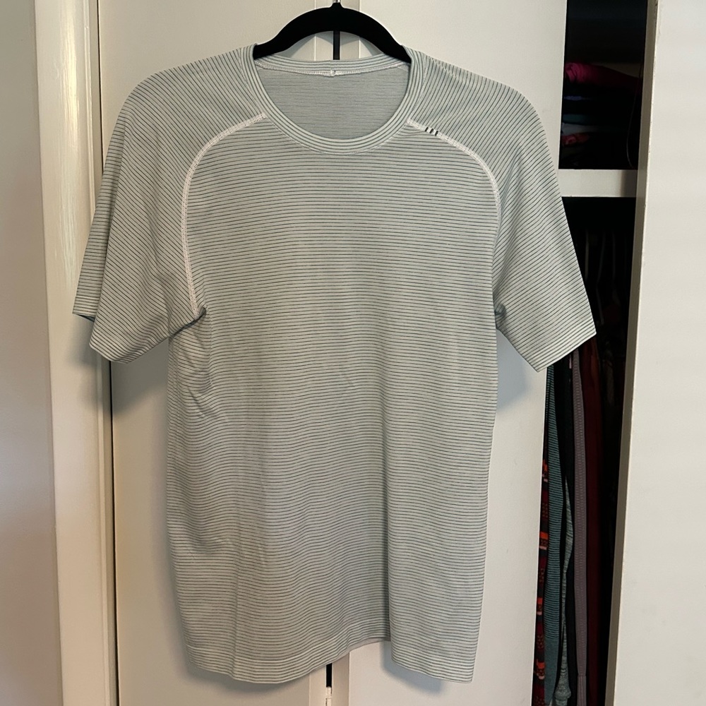 Men’s Lululemon Vent Tech Short Sleeve Shirt